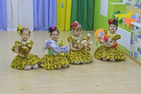 «Познайка» поздравляет мам и бабушек с праздником 8 Марта!
