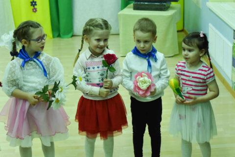 Празднуем  8 Марта